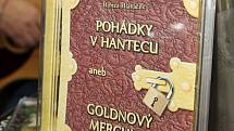 Nově vydanou audioknihu Pohádky v Hantecu aneb Goldnový merchny představil v Knihách Dobrovský v Joštově šiřitel brněnského hantecu Honza Hlaváček