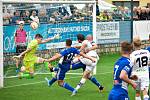 Fotbalisté Líšně (v bílém) si poradili s olomouckou rezervou vysoko 4:0 a na čele tabulky mají už tříbodový náskok.