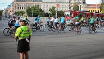 Slona jedoucího na kole není možné vidět jen v cirkuse. Jeden byl v sobotu k vidění přímo v ulicích Brna společně s dalšími asi čtyřmi stovkami dalších cyklistů. Všichni se totiž připojili k další cyklojízdě městem, kterou pořádalo sdružení Brno na kole.