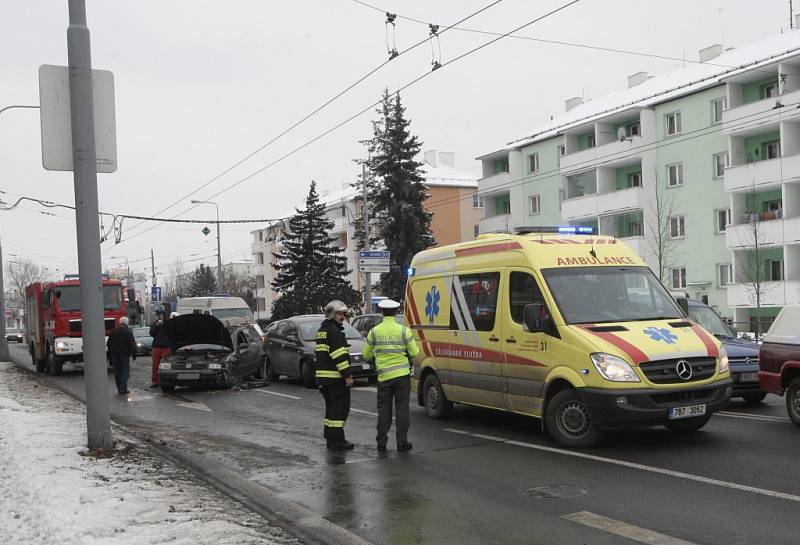 Nehoda ve Svatoplukově ulici zablokovala dopravu.