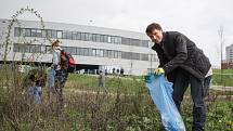 Do celostátní kampaně Ukliďme Česko se svou akcí Studentské odpadkobraní zapijili i studenti tří brněnských univerzit.