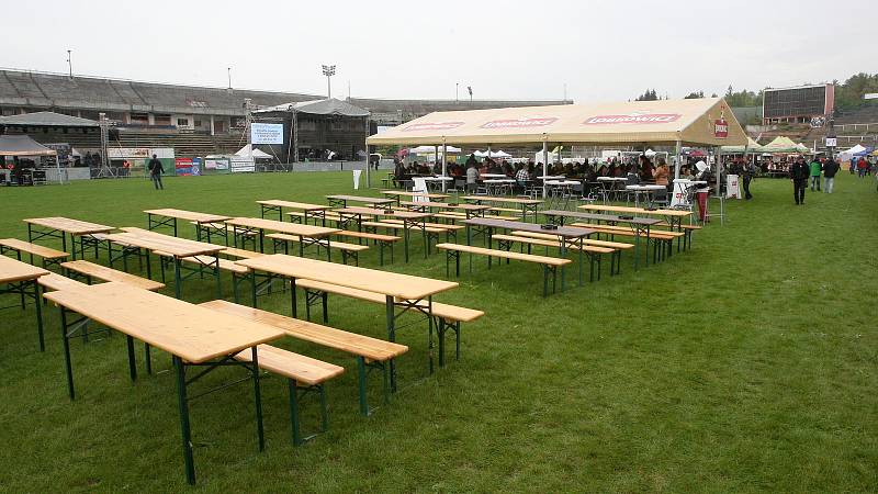 První ročník hudebně pivního festivalu Beer Fest Brno 2017 na fotbalovém stadion za Lužánkami v Brně.