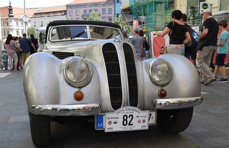 Centrum Brna se o víkendu vrátilo o sto let zpátky v čase. Konaly se zde totiž tradiční Dny dopravní nostalgie, které zpestřili se svými vozy také účastníci závodu historických vozidel 1000 mil československých.