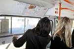 Netradiční způsob, jak vyznat lásku nebo popřát k narozeninám mohou Brňané nově zvolit díky takzvané PS tramvaji.