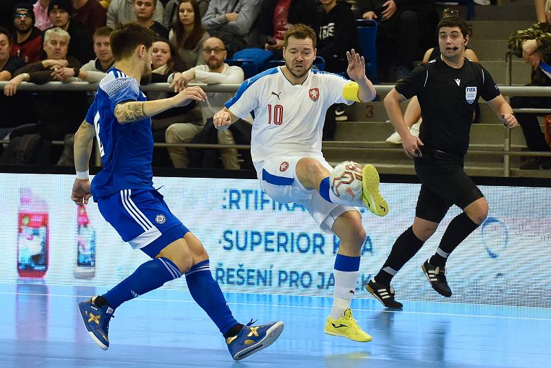 Brno 5.2.2020 - kvalifikační turnaj na futsalové MS 2020 - ČR Michal Seidler (bílá) Kazachstán (modrá)