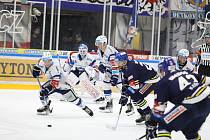 V pátečním utkání dalšího extraligového kola zdolali hokejisté Komety Brno (v bílých dresech) celek Českých Budějovic 3:0.