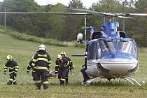 Pro zraněnou ženu v lese poblíž Kanic na Brněnsku musel ve středu dopoledne přiletět vrtulník.