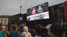Takto vypadalo vysílání hlavní zpravodajské relace televize Prima z brněnského náměstí Svobody vloni.