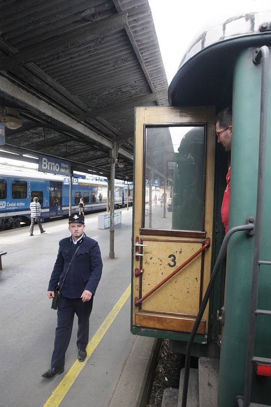 Dopravní nostalgie. Cestující se mohli svézt parním vlakem na nádraží Kuřim, libovolně cestovat historickým trolejbusem, autobusem nebo i tramvají až na Náměstí svobody v Brně.