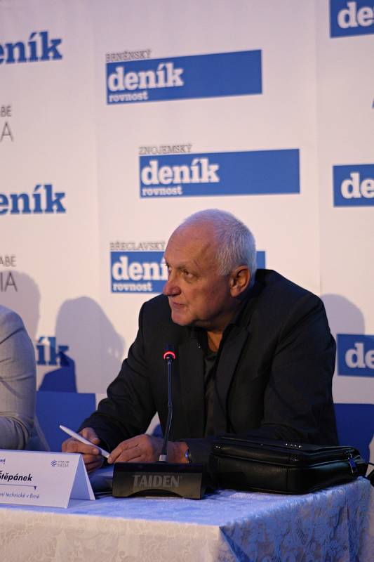Panelová diskuze s jihomoravským hejtmanem Bohumilem Šimkem na brněnské hvězdárně.