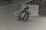 Na brněnské dráze zářil také jeden z nejlepších motocyklistů světa Giacomo Agostini. Fenomenální Ital na Agustě, kterou v pozdních letech kariéry vyměnil za Yamahu, vyhrál na Masarykově okruhu sedmkrát, čtyřikrát v královské kubatuře.
