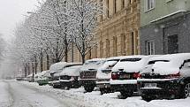Brněnští silničáři bojují s přibývajícím sněhem.