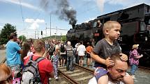 Dopravní nostalgie. Cestující se mohli svézt parním vlakem na nádraží Kuřim, libovolně cestovat historickým trolejbusem, autobusem nebo i tramvají až na Náměstí svobody v Brně.