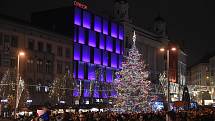 Vánoční strom na náměstí Svobody.