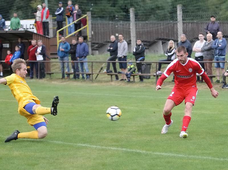 Zbrojovka vyhrála v Tišnově 8:1. Na hřiště vyběhl i Martin Juhar.