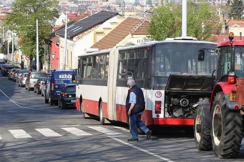 Až desítky minut zpoždění nabíraly tramvaje a autobusy v brněnských Vinohradech a Židenicích.