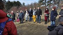 Lesní školku v lesoparku Akátky v Brně provozují představitelé Centra environmentálního vzdělávání a výchovy Zeměklíč.