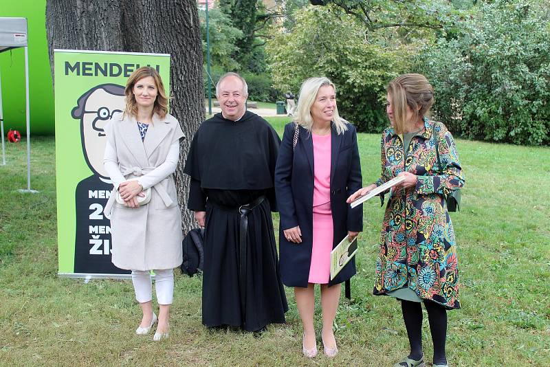 Dvousté výročí od narození Gregora Johanna Mendela uplyne v příštím červenci. Brňané jej oslaví pivním speciálem Mendelbier nebo vědeckou konferencí.