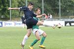 Fotbalisté Bohunic (v tmavém) slaví třetí vítězství v Jihomoravském poháru, když porazili městského rivala Bystrc 1:0.