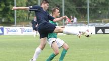 Fotbalisté Bohunic (v tmavém) slaví třetí vítězství v Jihomoravském poháru, když porazili městského rivala Bystrc 1:0.