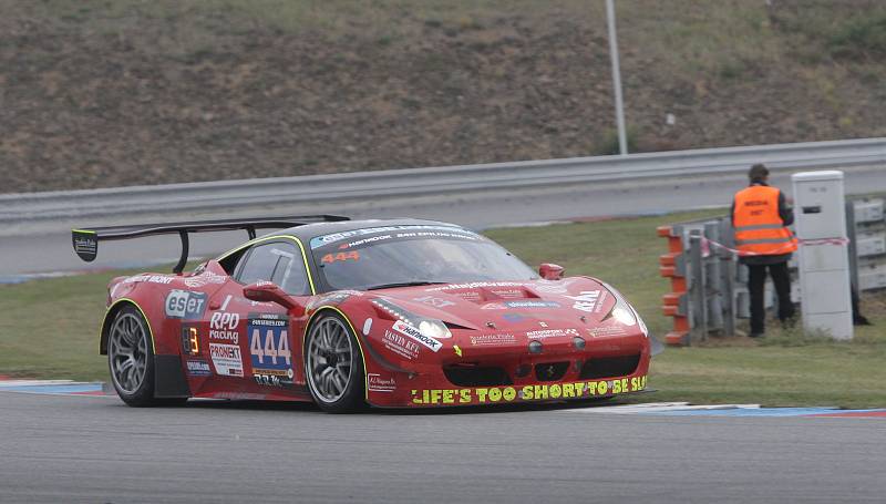  Tým Scuderia Praha s vozem Ferrari 488 GT3 obhájil na Masarykově okruhu v Brně prvenství ve vytrvalostním závodě Epilog, který se jel poprvé na 24 hodin a znamenal premiéru tohoto formátu na českém území.