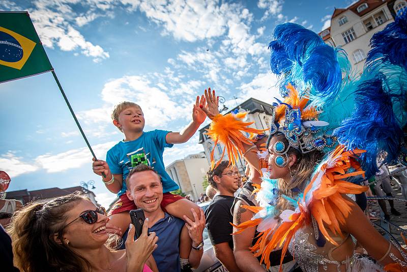 Rytmy Brasil Festu roztančily o uplynulém víkendu ulice Brna. Na řadu přišly i koncerty a další doprovodný program. Autorem fotografií je Michal Růžička.