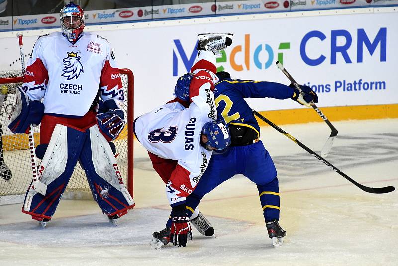 Carlson Hockey Games v brněnské DRFG aréně mezi Českem v bílém (Radko Gudas) a Švédskem.