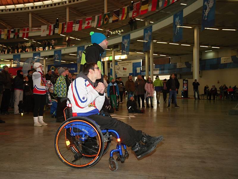 Fanoušci na Olympijském festivalu v Brně podporovali český hokejový tým všemi silami.