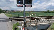 V neděli brzo ráno v Brně ukradl autobus značky Karosa a vydal se na projížďku přes Ostopovice do Uherského Brodu. Tam v autobusu přespal. Následující den boural u obce Hodějice na Vyškovsku.