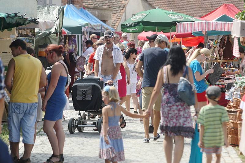 V Oslavanech čepovali Jantar. Na Karmelské pouti