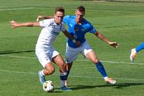 Fotbalisté Baníku Ostrava v přípravném utkání proti brněnské Líšni (v bílém).