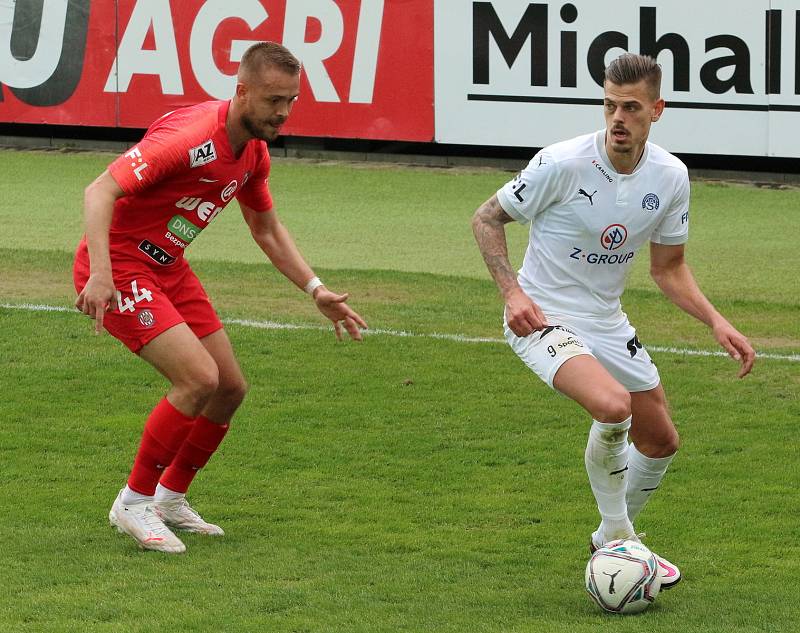 Fotbalisté Slovácka (v bílých dresech) se ve 28. kole FORTUNA:LIGY utkali se Zbrojovkou Brno. Foto: Jan Zahnaš