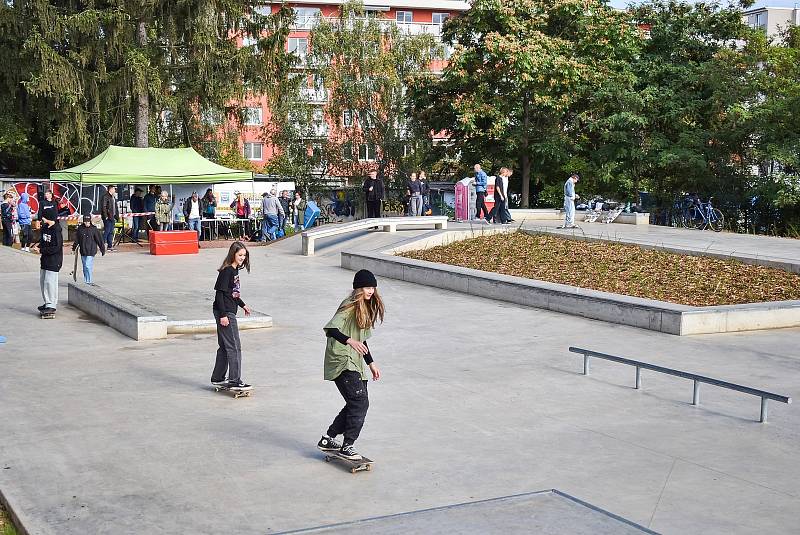 V lokalitě nad pivovarem na Starém Brně otevřeli ve středu nový skatepark.