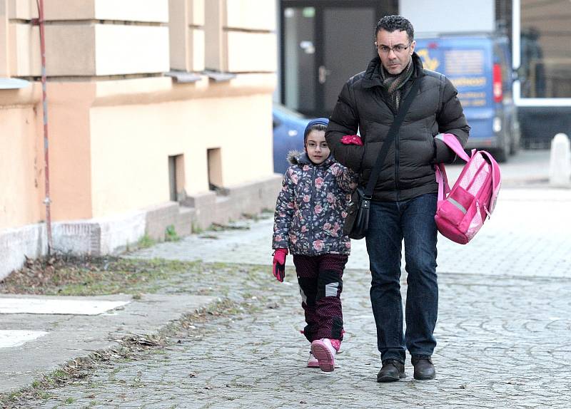 Brněnská základní a mateřská škola ve Staňkově ulici spojuje děti různých národností z víc než třiceti zemí po celém světě.