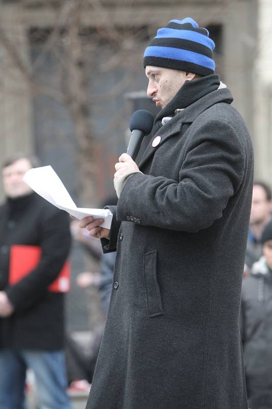 Asi tisícovka lidí v sobotu přišla na Moravské náměstí v Brně na demonstraci proti islámu. Nedaleko svolali vlastní shromážděni zastánci tolerance a náboženské svobody.