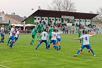 Fotbalisté Kuřimi (v modrobílém) zdolali v boji o třetí pozici krajského přeboru brněnskou Spartu.