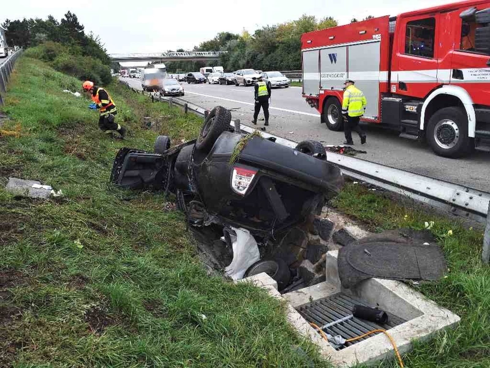 Havárie osobního auta, blokovala D1 u Rohlenky. Na místo letěl vrtulník -  Brněnský deník