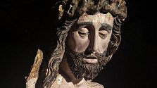 Objev pozdně gotické sochy Ukřižování v kostele v Moutnicích na Brněnsku