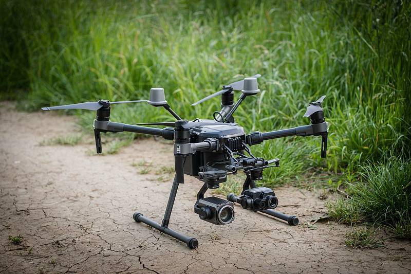 U rozsáhlých požárů lesních porostů i v nepřístupném terénu pomůže jihomoravským hasičům nový dron.