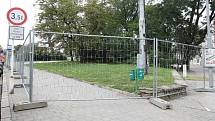 Až do května zůstane uzavřen park v ulici Koliště. Dělníci se vrhnou na jeho opravu.