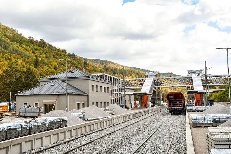 Rekonstrukce železniční trati mezi Brnem a Blanskem míří do finiše. Vlaky po ní začnou jezdit od prosince.