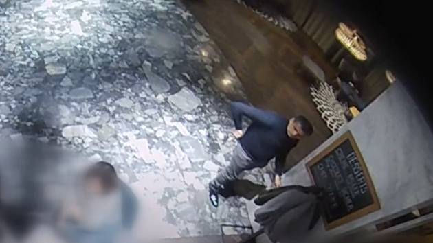 Zloději okrádali hosty v brněnské restauraci
