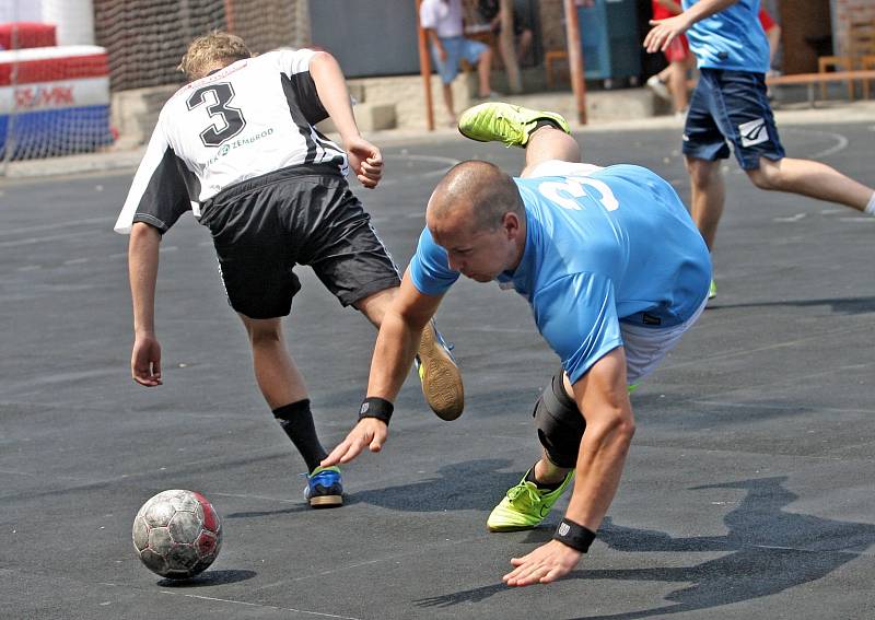 Největší a nejstarší futsalový turnaj na jižní Moravě Saňař Cup v Sokolnicích ovládl Kalvec Team.