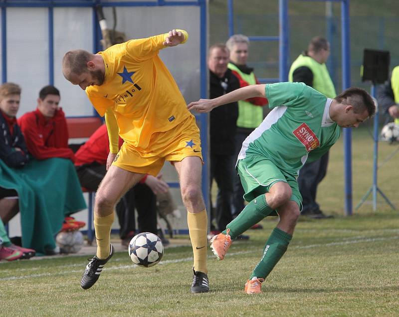 Moravská Slavia (ve žlutém) porazila v souboji týmů usilujících o postup do divize Bohunice 1:0.