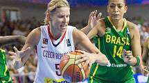 Basketbalistka Večeřová na MS proti Brazílii.
