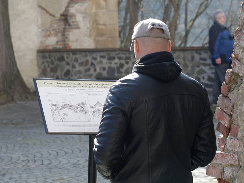 Hrad Veveří nad nad Brněnskou přehradou nenabídl na začátek sezóny speciální atrakce. Přesto jeho branou prošly stovky lidí. 