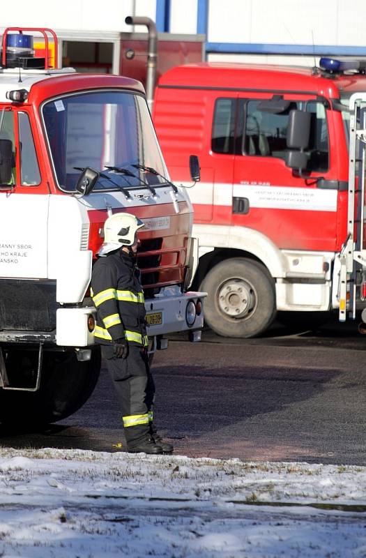 Hasiči zasahovali ve skladišti potravin a obalového materiálu v brněnských Modřicích.