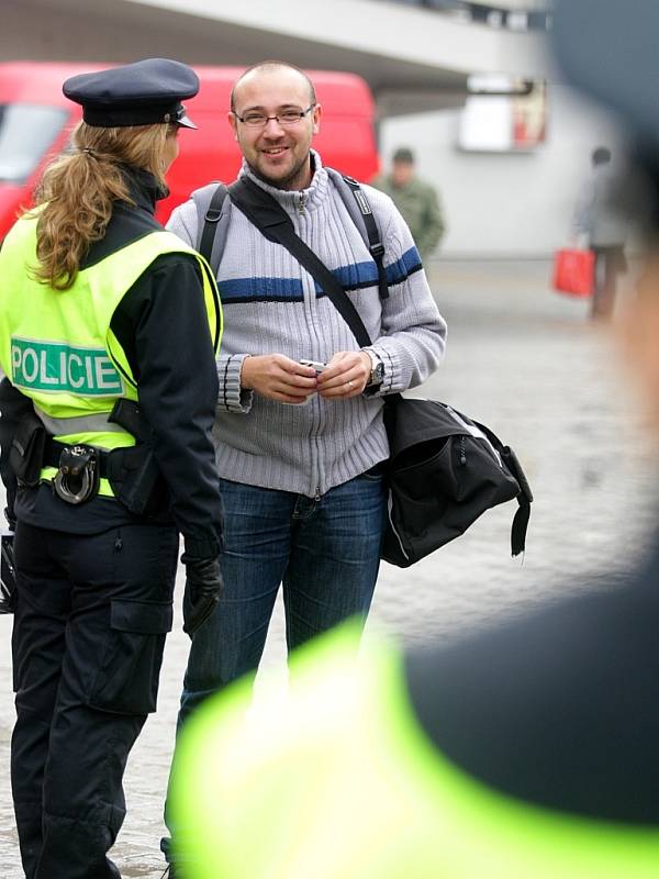 Policejní akce Kapsa v podchodu u brněnského hlavního vlakového nádraží.