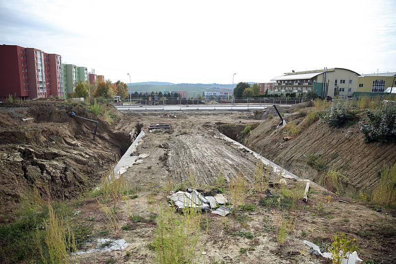 Tramvajový tunel v brněnských Bohunicích dva roky po zahájení stavby.