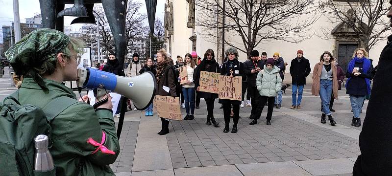 Demonstrace studentů Masarykovy univerzity proti zvyšujícím se cenám kolejného.